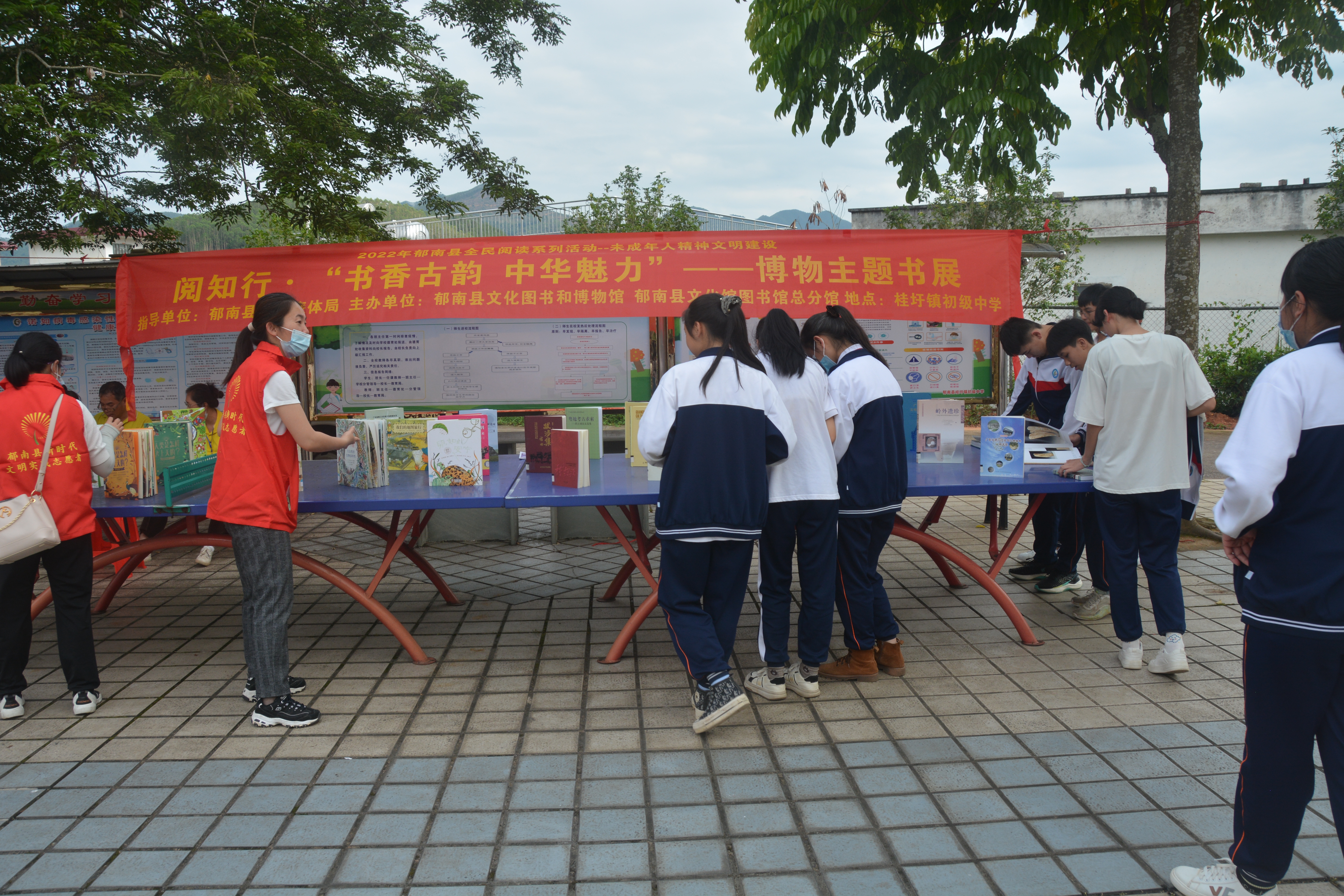 2022年5月19日，由縣文廣旅體局主辦，到桂圩中學(xué)開展閱知行&middot;”書香古韻 中華魅力“——博物主題書展1.JPG