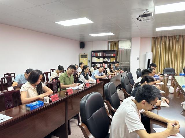 11.15縣“雙打”辦舉辦2024年打擊侵犯知識產權和制售假冒偽劣商品工作業(yè)務培訓班暨聯(lián)絡員工作會議2.jpg