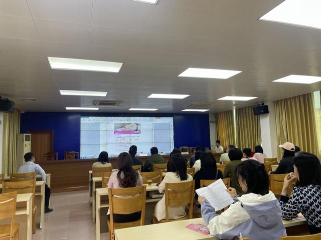 3.24，郁南縣市場監(jiān)督管理局召開美容行業(yè)工作約談會  以嚴監(jiān)管護航“美麗消費”安全照片2.jpg